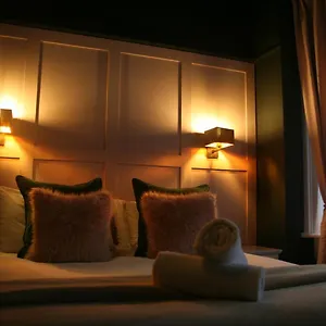https://salt-life-escape.brighton-hotels-england.com