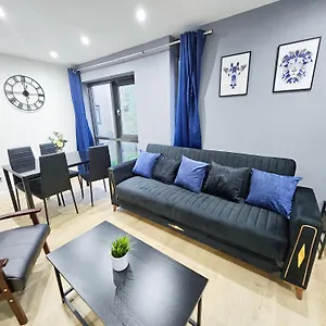 https://apt-the-green-dragon-gdy-2.cambridgehotelsuk.com